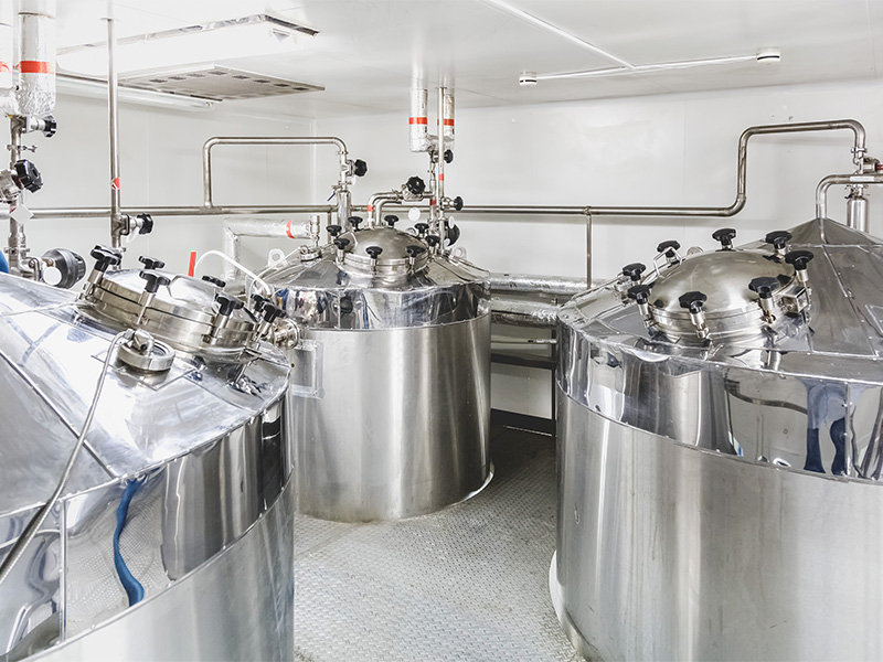 テクノレクスは、各種工場の排水処理施設・除害施設の管理やプラント工事を手掛けています。